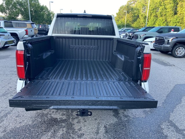 Vehicle image 25 of 33