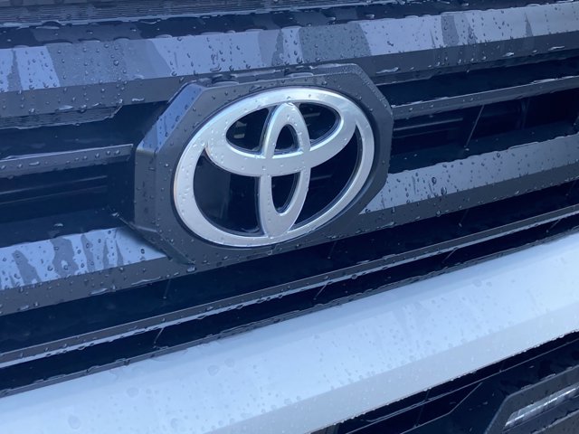 Vehicle image 29 of 33