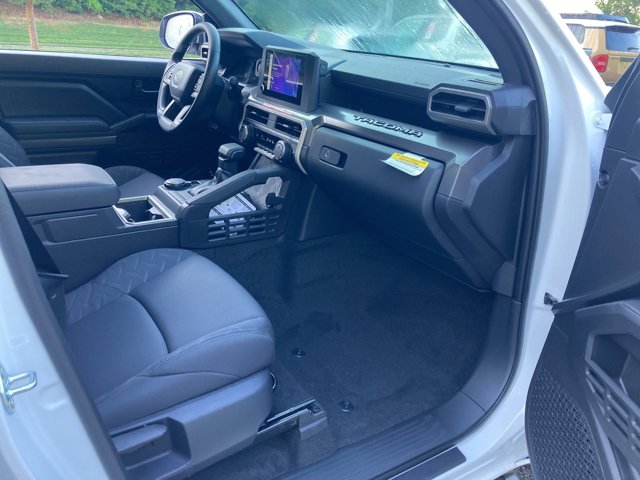 Vehicle image 28 of 33
