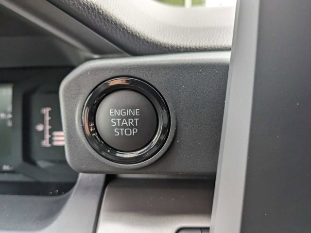 Vehicle image 15 of 32