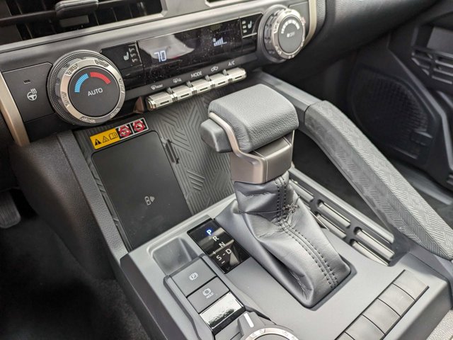 Vehicle image 14 of 32