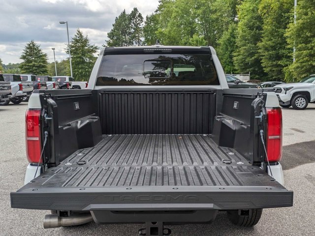 Vehicle image 22 of 32