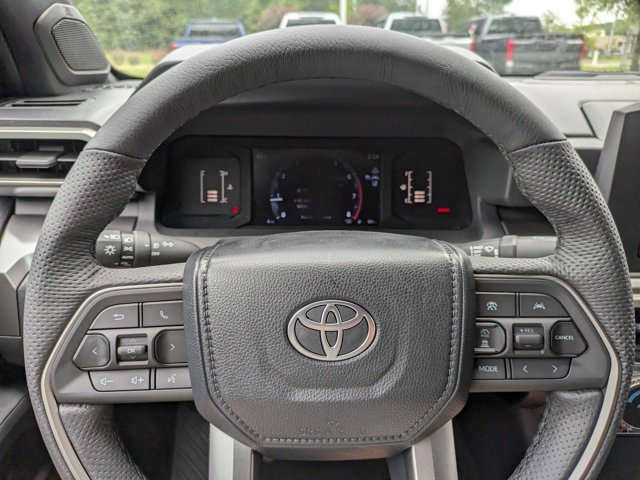 Vehicle image 10 of 32