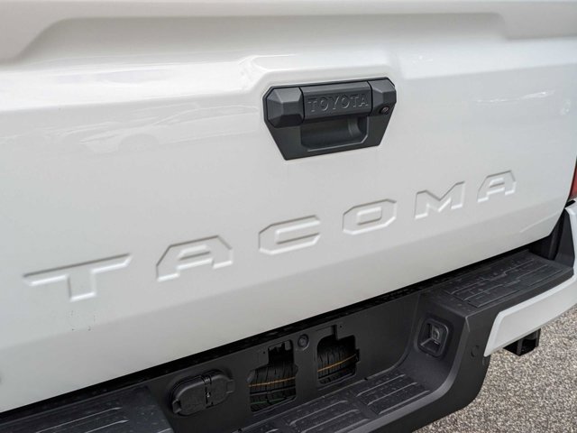 Vehicle image 30 of 32