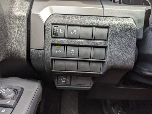 Vehicle image 16 of 32