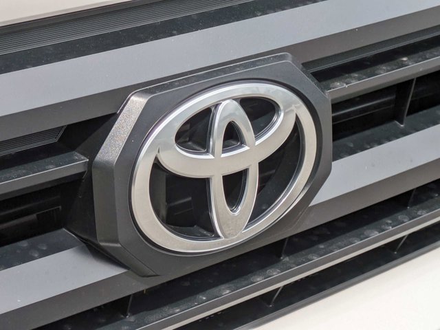 Vehicle image 26 of 32