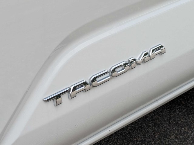 Vehicle image 27 of 32