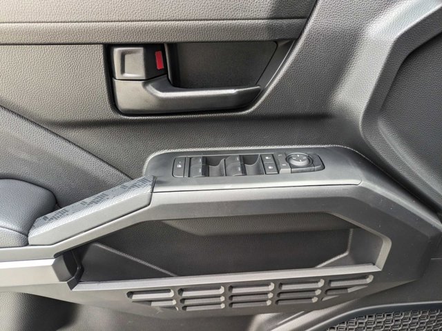 Vehicle image 19 of 32