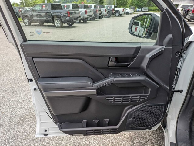 Vehicle image 18 of 32
