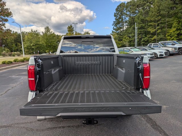 Vehicle image 22 of 33