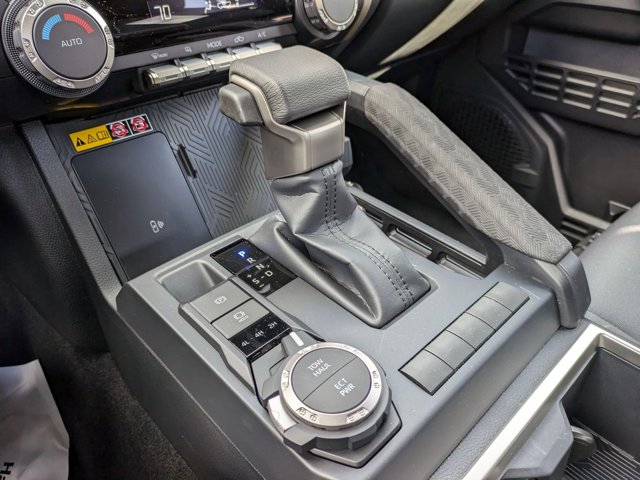 Vehicle image 14 of 33