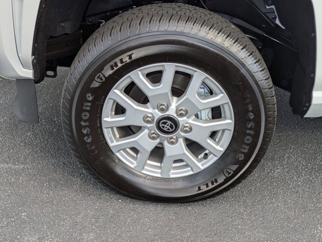 Vehicle image 32 of 33