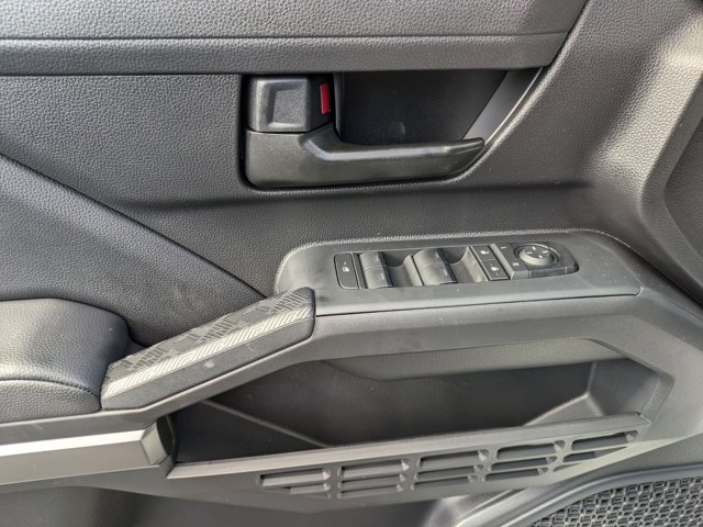 Vehicle image 19 of 33