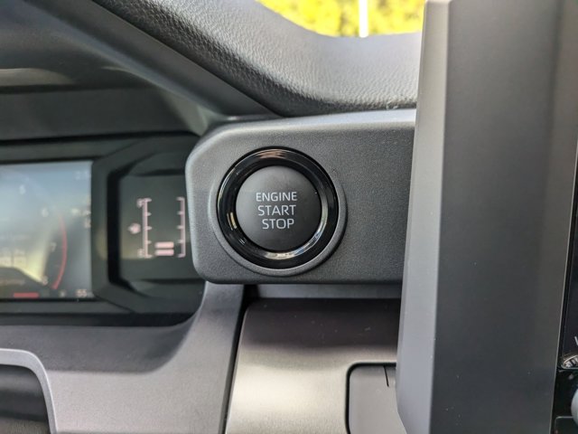 Vehicle image 15 of 33