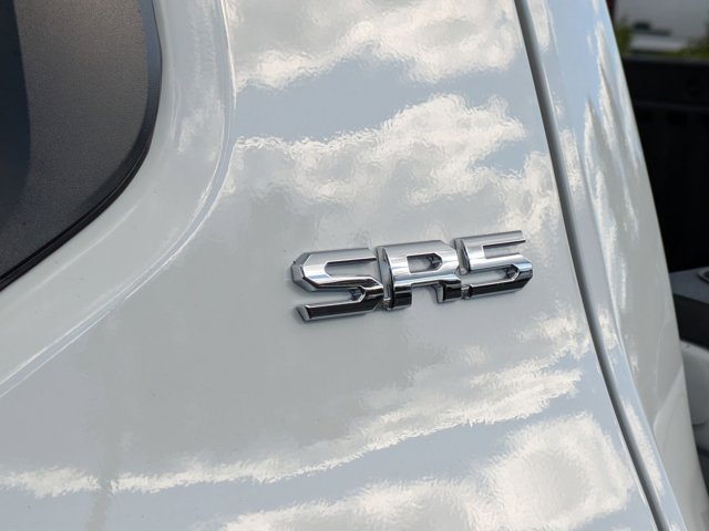 Vehicle image 28 of 33
