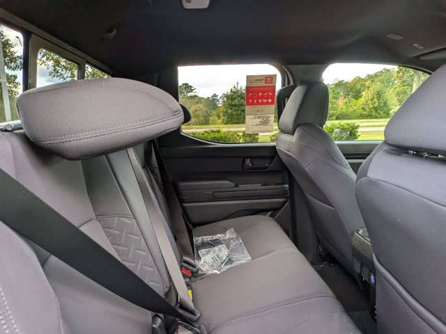 Vehicle image 23 of 33