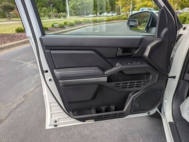 Vehicle image 18 of 33