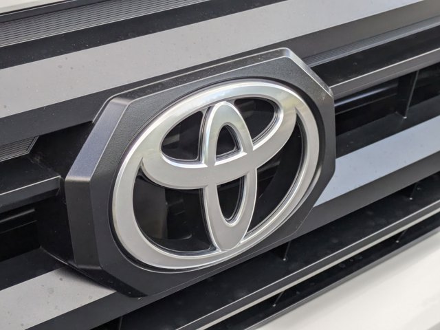 Vehicle image 26 of 33