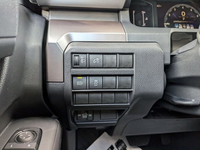 Vehicle image 16 of 33
