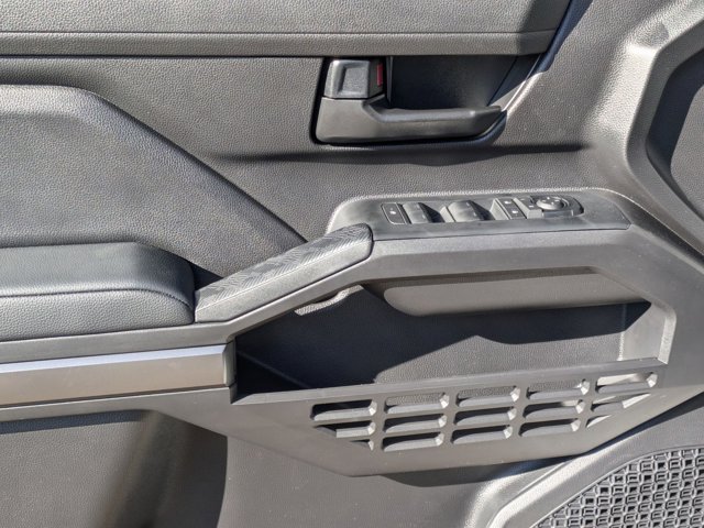 Vehicle image 18 of 31