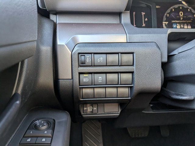 Vehicle image 16 of 31