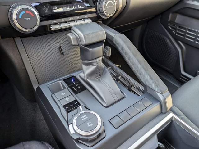 Vehicle image 14 of 31