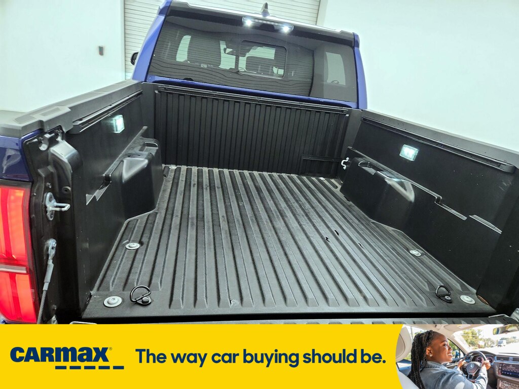 Vehicle image 25 of 27