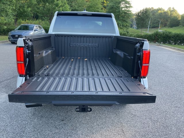 Vehicle image 25 of 33