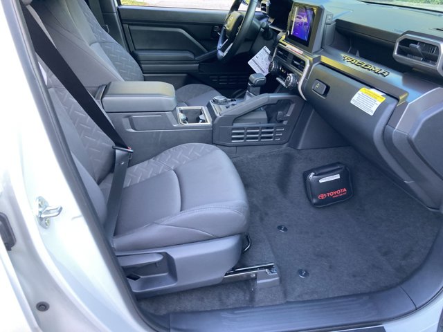 Vehicle image 27 of 33