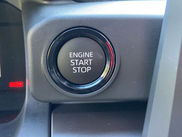 Vehicle image 17 of 33