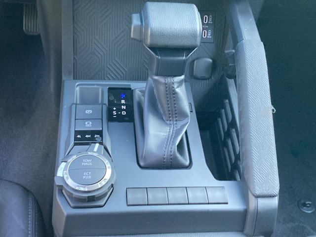 Vehicle image 16 of 33