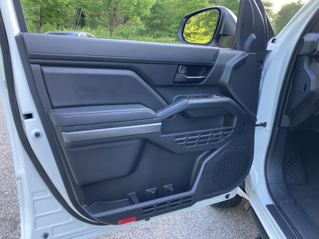 Vehicle image 20 of 33