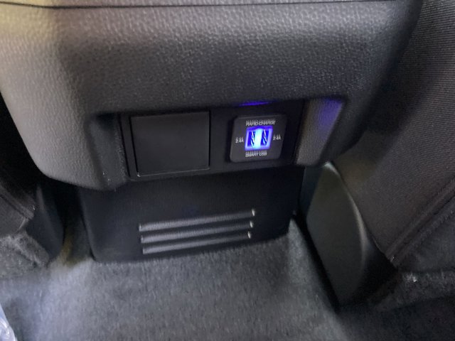 Vehicle image 23 of 33