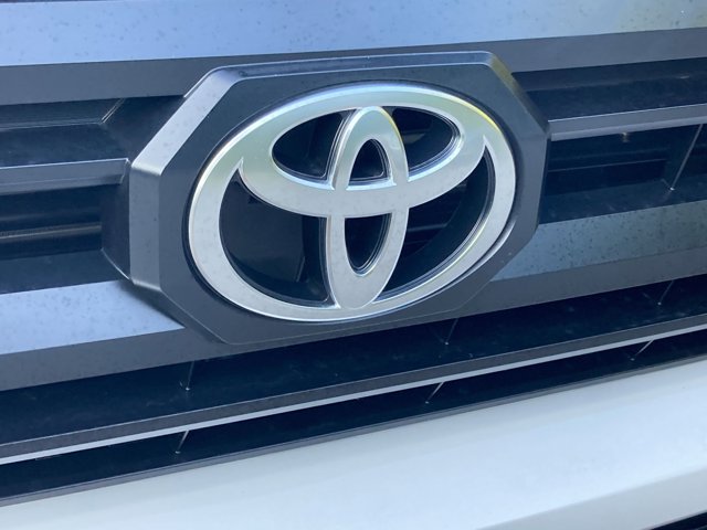 Vehicle image 29 of 33