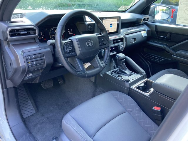 Vehicle image 10 of 33