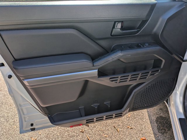 Vehicle image 17 of 29