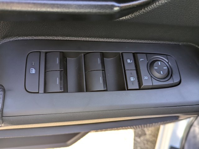Vehicle image 18 of 29