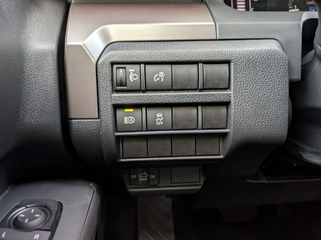 Vehicle image 17 of 34