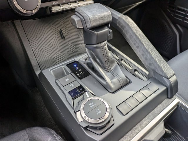 Vehicle image 15 of 34