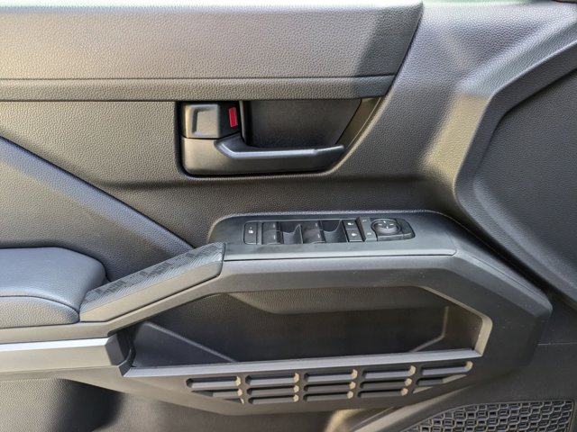 Vehicle image 20 of 34