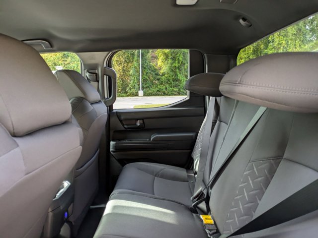Vehicle image 21 of 34