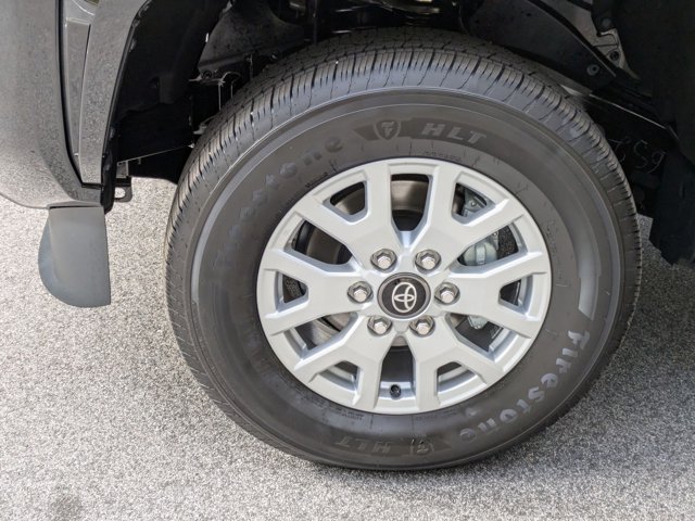 Vehicle image 33 of 34