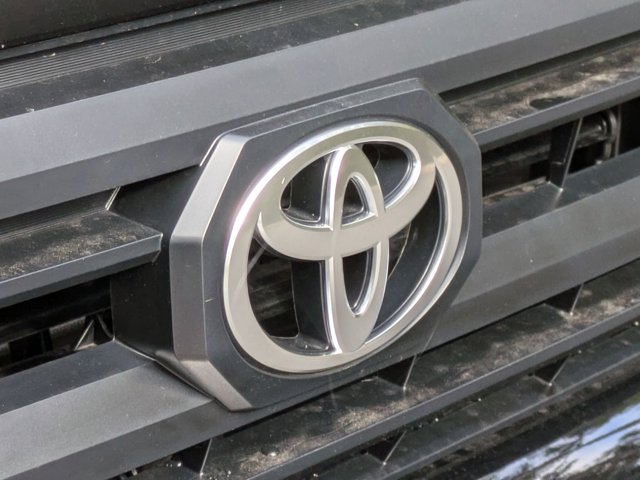 Vehicle image 27 of 34