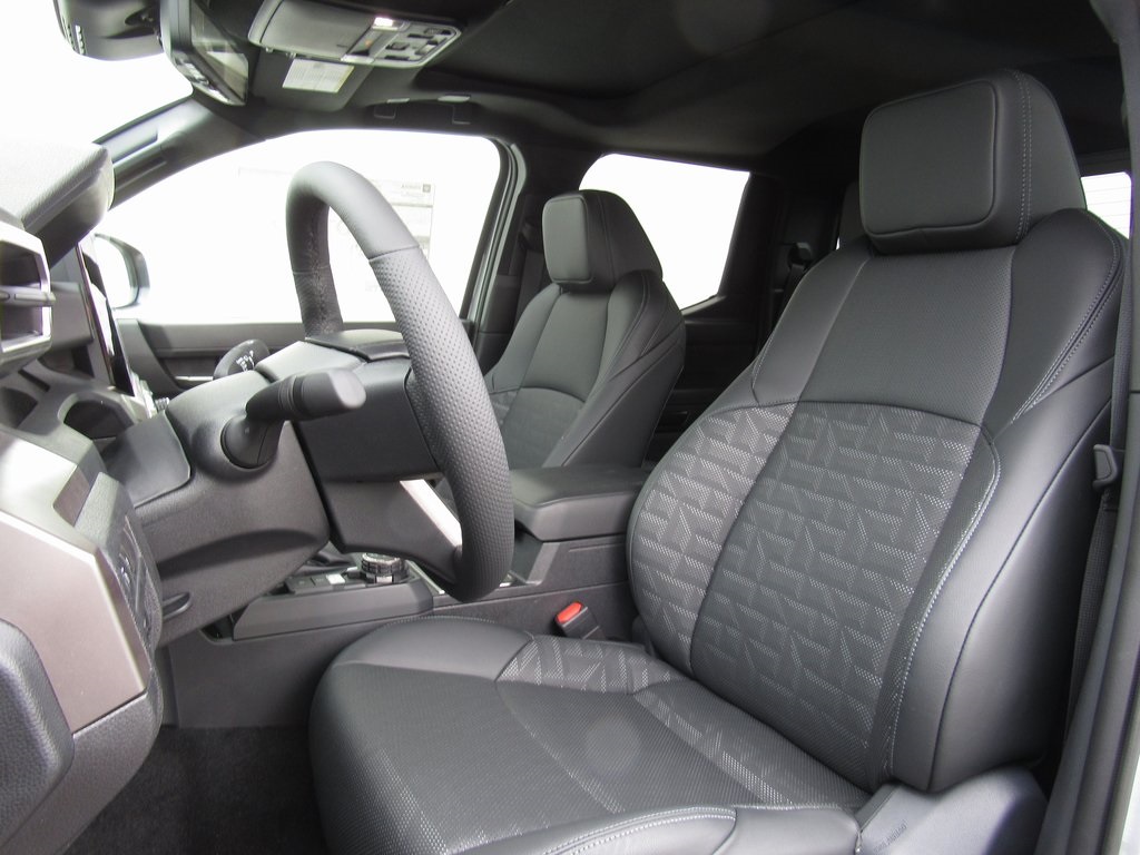 Vehicle image 16 of 41
