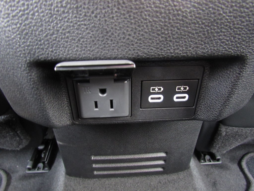 Vehicle image 36 of 41