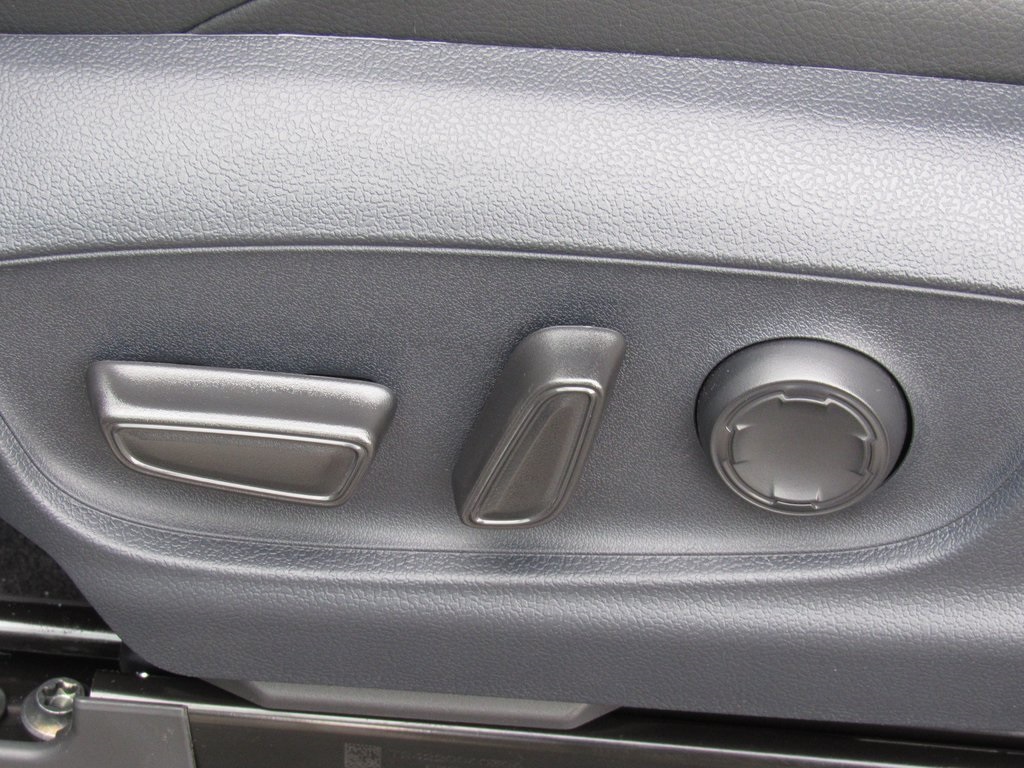 Vehicle image 17 of 41