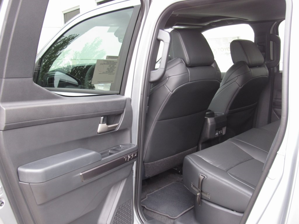 Vehicle image 19 of 41