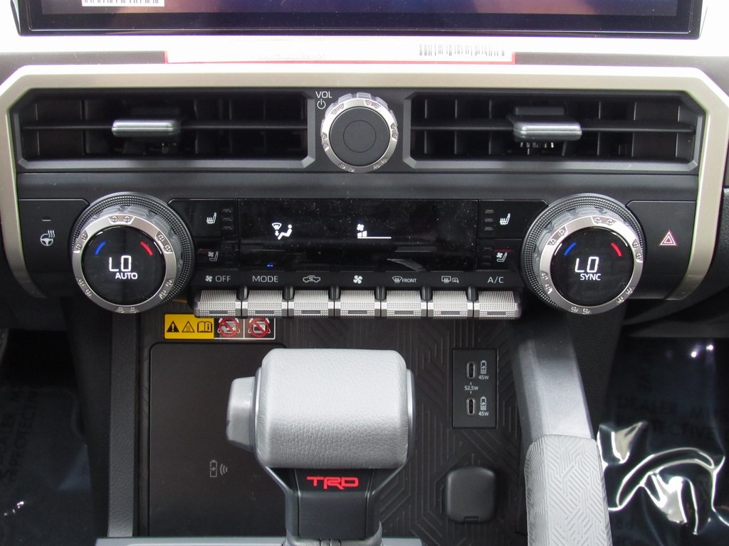 Vehicle image 33 of 41