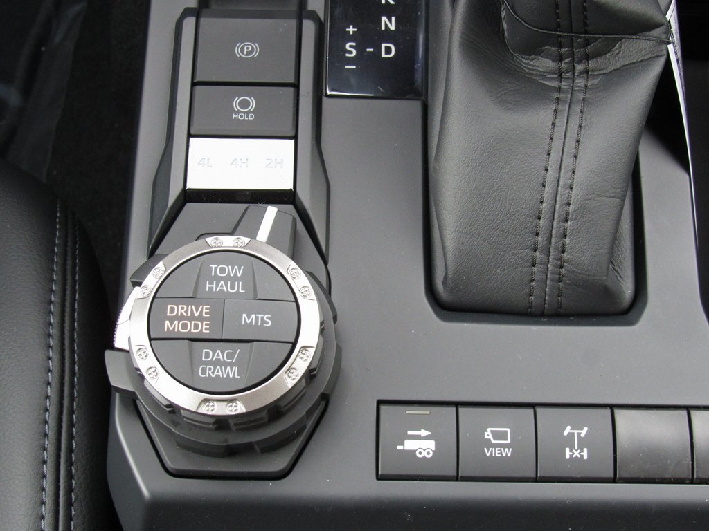 Vehicle image 34 of 41