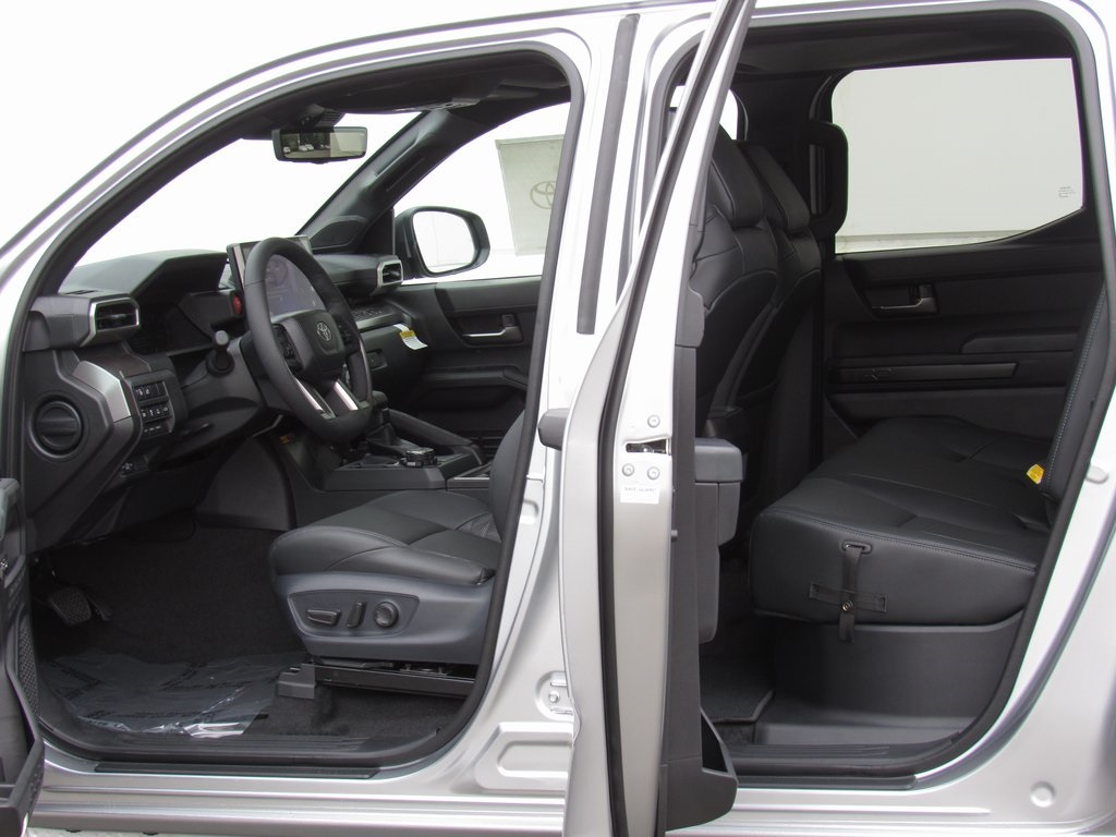 Vehicle image 18 of 41